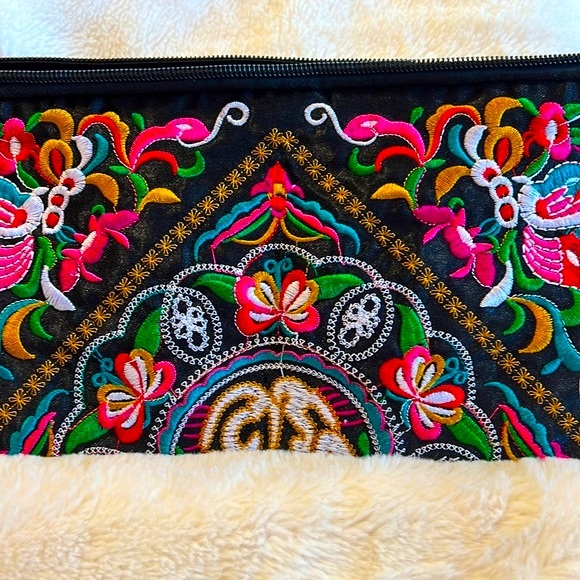 NWT embroidered clutch/wristlet - Picture 6 of 12